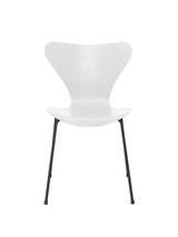 3107 Serie 7 stol i farvet ask af Arne Jacobsen - Hvid / Warm Graphite - Jacobsen Plus