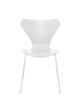 3107 Serie 7 stol i farvet ask af Arne Jacobsen - Hvid / Hvid - Jacobsen Plus