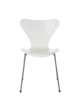 3107 Serie 7 stol lakeret af Arne Jacobsen - Hvid / Silver Grey - Jacobsen Plus