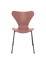 3107 Serie 7 stol i farvet ask af Arne Jacobsen - Wild Rose / Sort - Jacobsen Plus