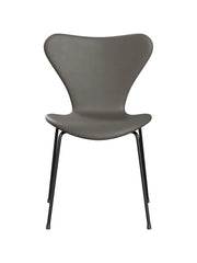 3107 stol, fuldpolstret Essential læder lava/sort stel af Arne Jacobsen
