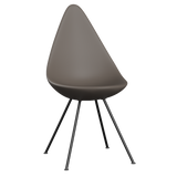 3110 Dråben, plast af Arne Jacobsen - Deep Clay / Sort - Jacobsen Plus