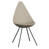 3110 Dråben, plast af Arne Jacobsen - Light Beige / Sort - Jacobsen Plus