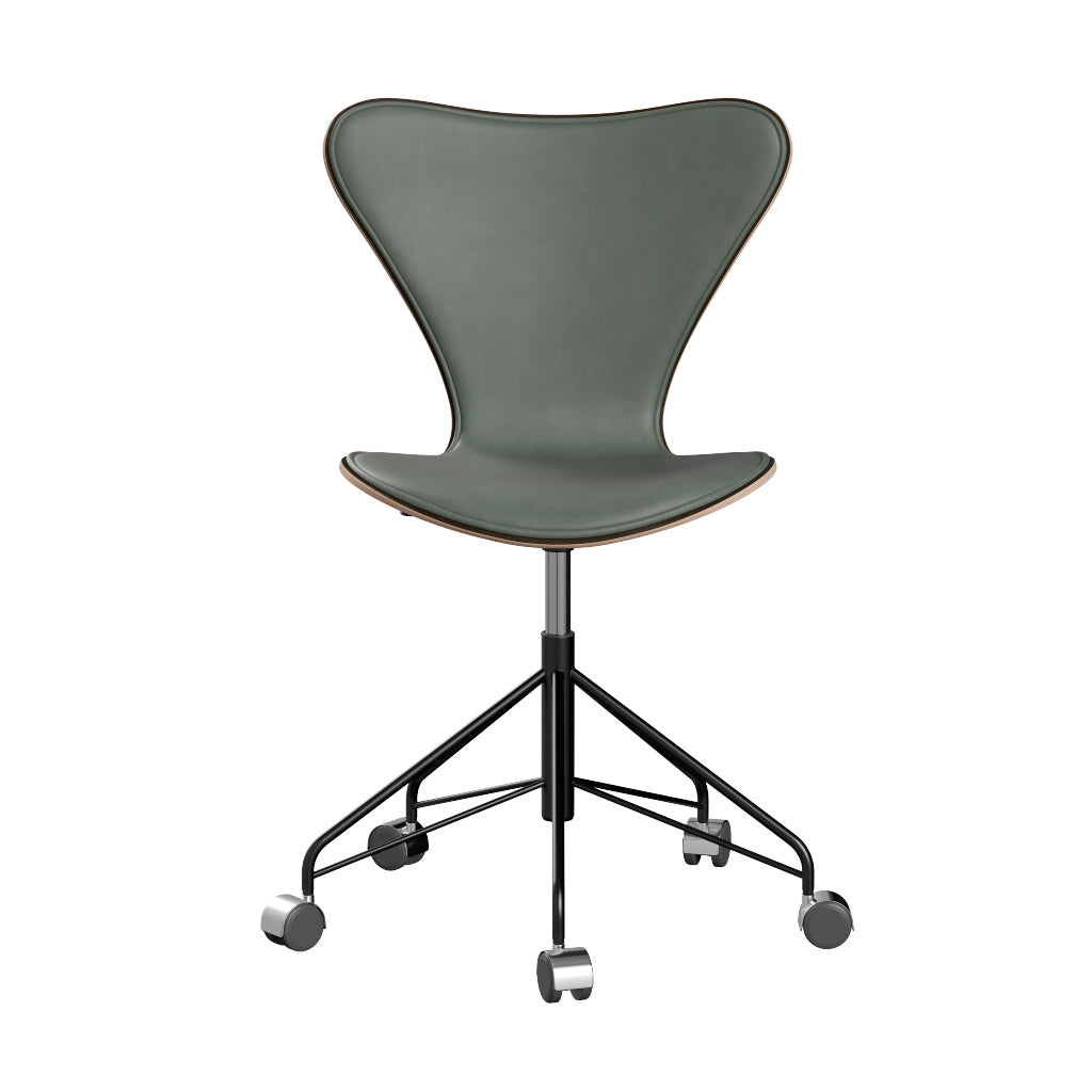 Fritz Hansen - 3117 kontorstol, naturfiner og forsidepolstret i Grace læder - Mørkbejdset eg- Concrete Grey læder - Sort stel - Jacobsen Plus