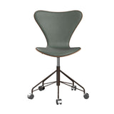 Fritz Hansen - 3117 kontorstol, naturfiner og forsidepolstret i Grace læder - Valnød - Concrete Grey læder - Brown Bronze stel - Jacobsen Plus