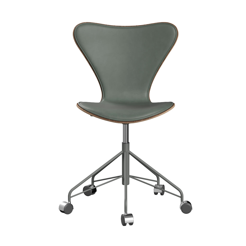 Fritz Hansen - 3117 kontorstol, naturfiner og forsidepolstret i Grace læder - Valnød - Concrete Grey læder - Silver Grey stel - Jacobsen Plus