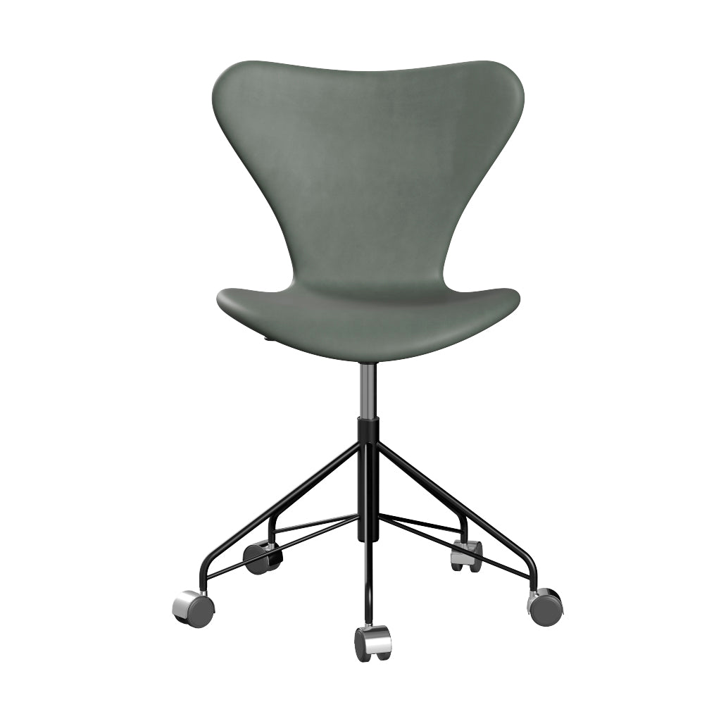 Fritz Hansen - 3117 kontorstol, fuldpolstret i Grace læder - Concrete Grey læder - Sort stel - Jacobsen Plus