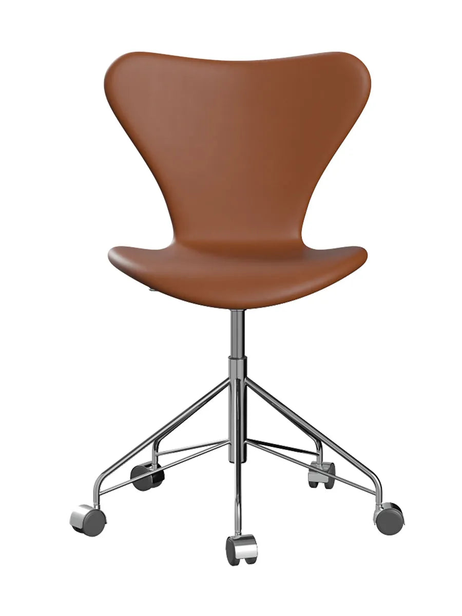 3117 Serie 7 Kontorstol af Arne Jacobsen - Fuldpolstret / Essential læder / Valnød - Jacobsen Plus