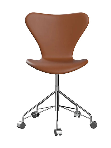 3117 Serie 7 Kontorstol af Arne Jacobsen - Fuldpolstret / Essential læder / Valnød - Jacobsen Plus