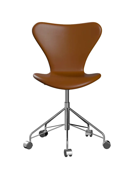 3117 Serie 7 Kontorstol af Arne Jacobsen - Fuldpolstret / Soft læder / Valnød - Jacobsen Plus