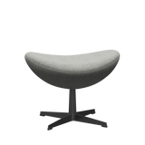 3127 Fodskammel til Ægget, stel i sort af Arne Jacobsen - Hallingdal - 110 White/Grey - Jacobsen Plus
