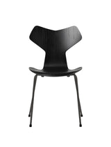 3130 Grand Prix stol i farvet ask af Arne Jacobsen - Sort / Warm Graphite - Jacobsen Plus