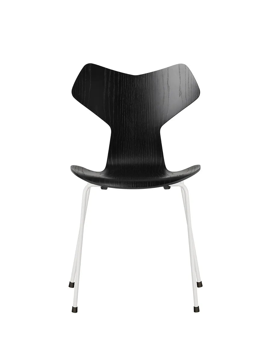 3130 Grand Prix stol i farvet ask af Arne Jacobsen - Sort / Hvid - Jacobsen Plus