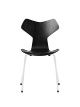 3130 Grand Prix stol i farvet ask af Arne Jacobsen - Sort / Hvid - Jacobsen Plus