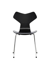 3130 Grand Prix stol lakeret af Arne Jacobsen - Sort / Krom - Jacobsen Plus