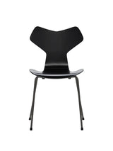 3130 Grand Prix stol lakeret af Arne Jacobsen - Sort / Warm Graphite - Jacobsen Plus