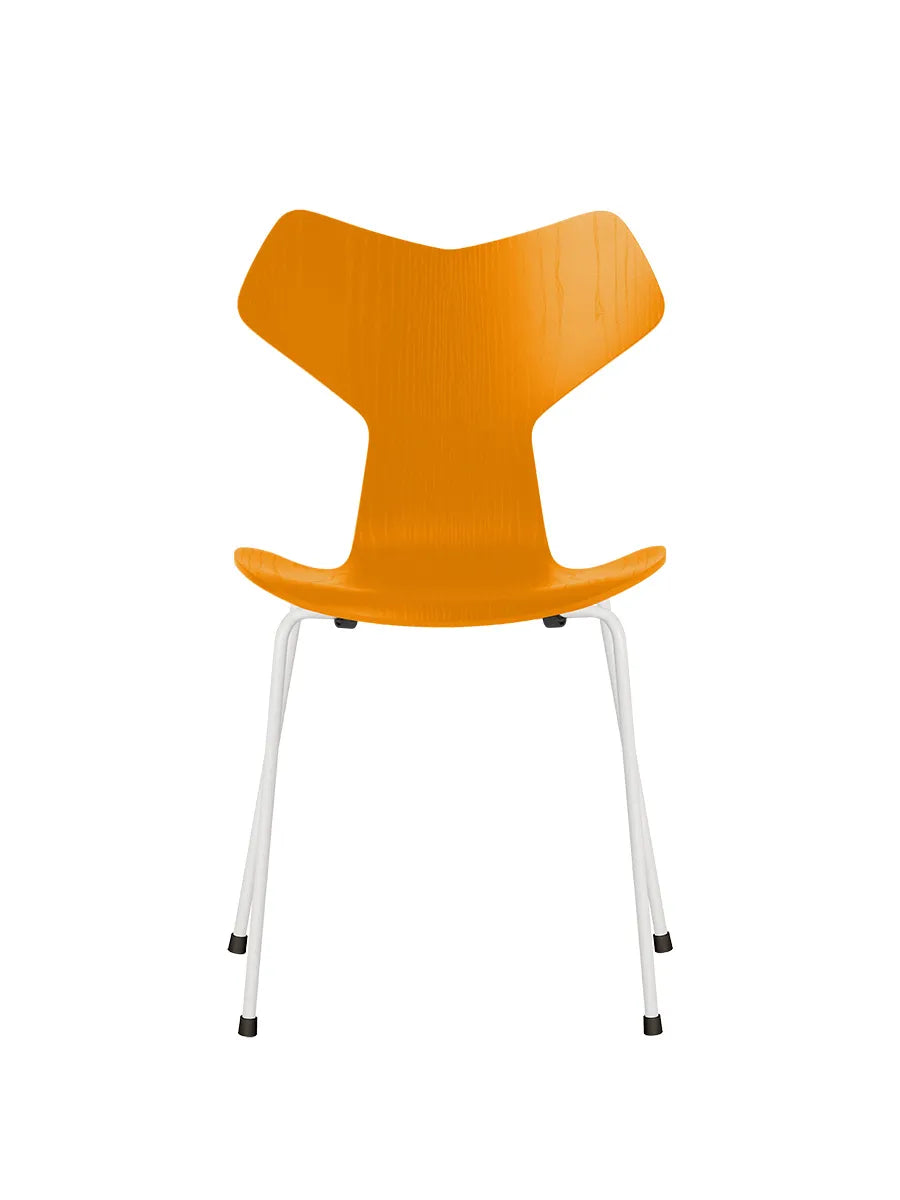 3130 Grand Prix stol i farvet ask af Arne Jacobsen - Burnt Yellow / Hvid - Jacobsen Plus