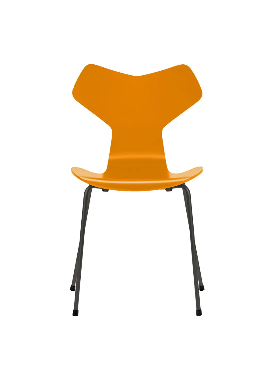 3130 Grand Prix stol lakeret af Arne Jacobsen - Burnt Yellow / Warm Graphite - Jacobsen Plus