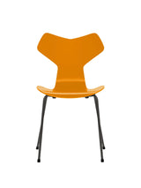 3130 Grand Prix stol lakeret af Arne Jacobsen - Burnt Yellow / Warm Graphite - Jacobsen Plus