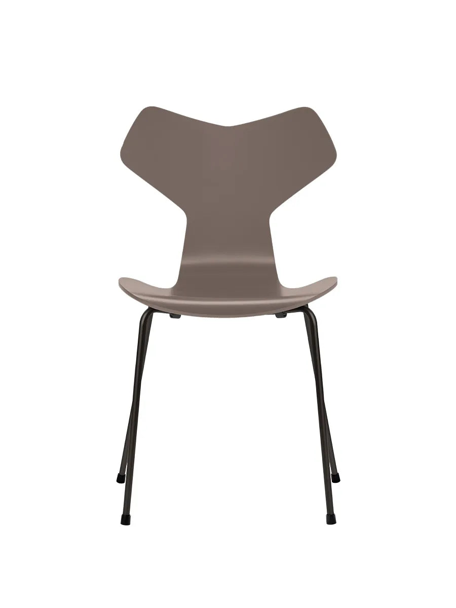 3130 Grand Prix stol lakeret af Arne Jacobsen - Deep Clay / Sort - Jacobsen Plus