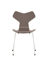 3130 Grand Prix stol lakeret af Arne Jacobsen - Deep Clay / Hvid - Jacobsen Plus