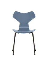 3130 Grand Prix stol lakeret af Arne Jacobsen - Dusk Blue / Sort - Jacobsen Plus