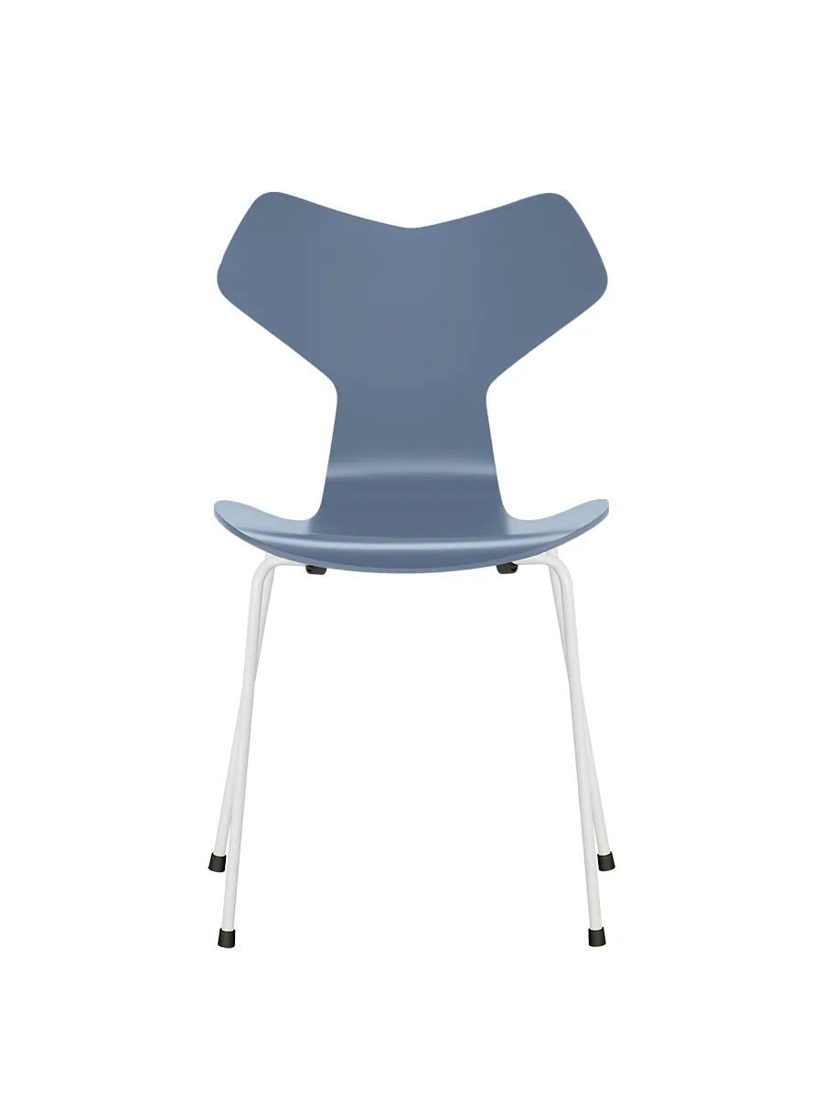 3130 Grand Prix stol lakeret af Arne Jacobsen - Dusk Blue / Hvid - Jacobsen Plus