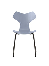 3130 Grand Prix stol i farvet ask af Arne Jacobsen - Lavender Blue / Sort - Jacobsen Plus