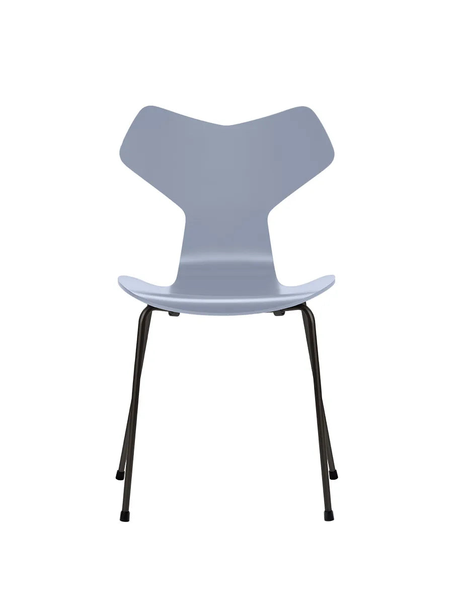 3130 Grand Prix stol lakeret af Arne Jacobsen - Lavender Blue / Sort - Jacobsen Plus
