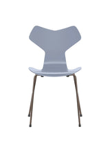 3130 Grand Prix stol lakeret af Arne Jacobsen - Lavender Blue / Brown Bronze - Jacobsen Plus