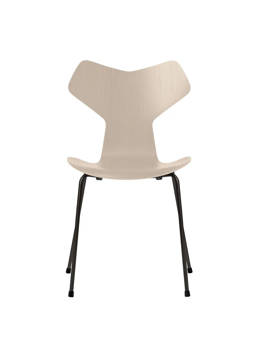 3130 Grand Prix stol i farvet ask af Arne Jacobsen - Light Beige / Sort - Jacobsen Plus