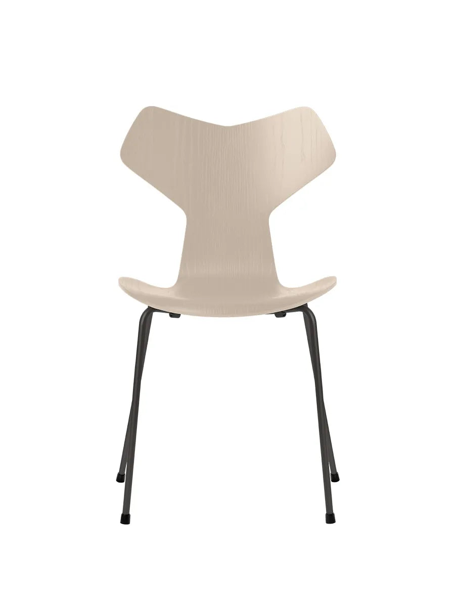 3130 Grand Prix stol i farvet ask af Arne Jacobsen - Light Beige / Warm Graphite - Jacobsen Plus