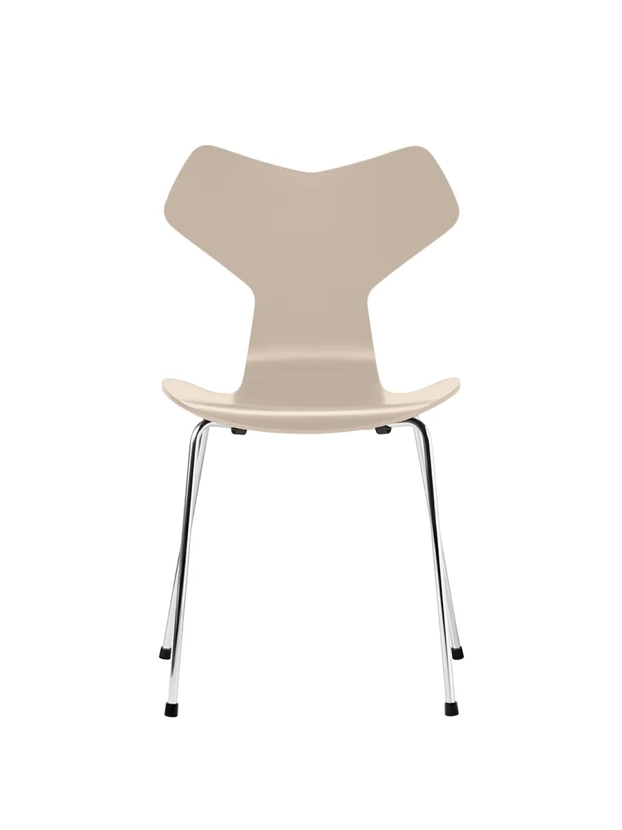 3130 Grand Prix stol lakeret af Arne Jacobsen - Light Beige / Krom - Jacobsen Plus
