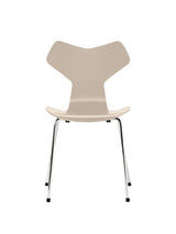 3130 Grand Prix stol lakeret af Arne Jacobsen - Light Beige / Krom - Jacobsen Plus