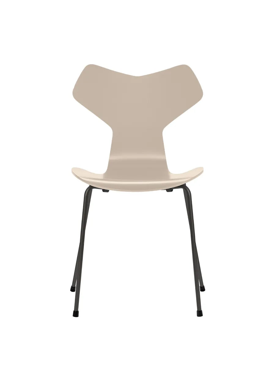 3130 Grand Prix stol lakeret af Arne Jacobsen - Light Beige / Warm Graphite - Jacobsen Plus