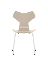 3130 Grand Prix stol lakeret af Arne Jacobsen - Light Beige / Hvid - Jacobsen Plus