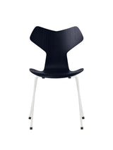 3130 Grand Prix stol i farvet ask af Arne Jacobsen - Midnight Blue / Hvid - Jacobsen Plus
