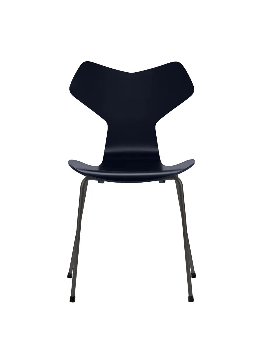 3130 Grand Prix stol lakeret af Arne Jacobsen - Midnight Blue / Warm Graphite - Jacobsen Plus