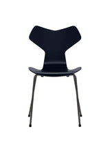 3130 Grand Prix stol lakeret af Arne Jacobsen - Midnight Blue / Warm Graphite - Jacobsen Plus
