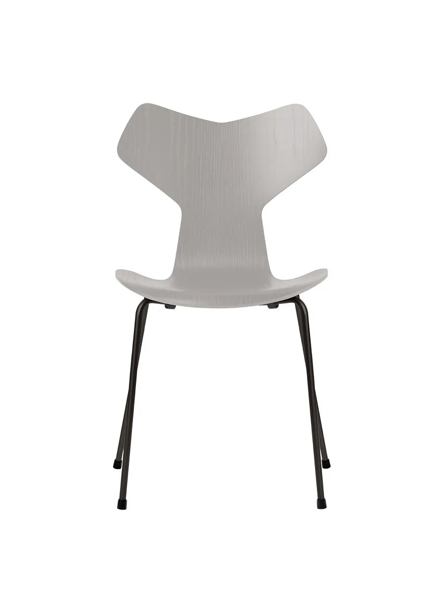 3130 Grand Prix stol i farvet ask af Arne Jacobsen - Nine Grey / Sort - Jacobsen Plus