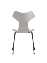 3130 Grand Prix stol i farvet ask af Arne Jacobsen - Nine Grey / Warm Graphite - Jacobsen Plus