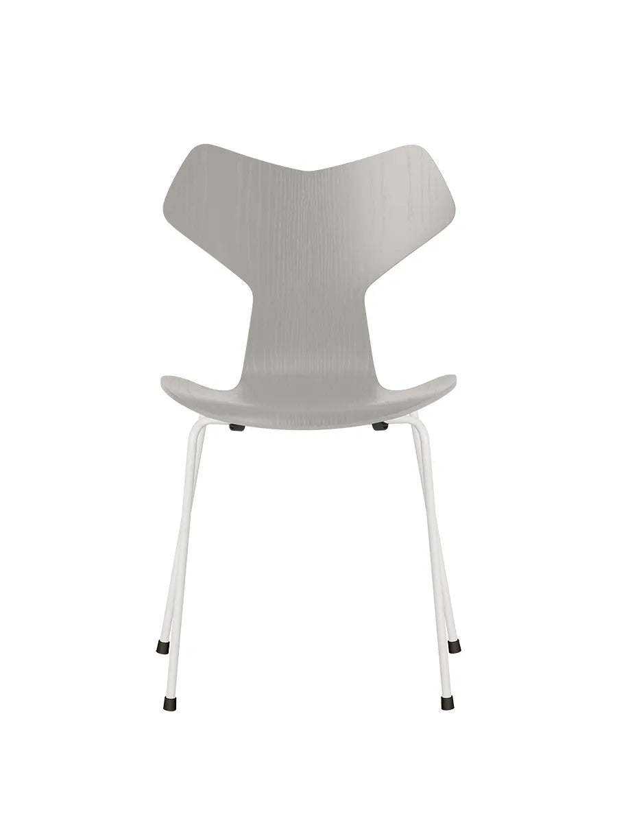 3130 Grand Prix stol i farvet ask af Arne Jacobsen - Nine Grey / Hvid - Jacobsen Plus
