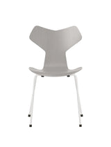 3130 Grand Prix stol i farvet ask af Arne Jacobsen - Nine Grey / Hvid - Jacobsen Plus