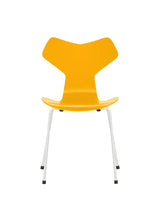 3130 Grand Prix stol lakeret af Arne Jacobsen - True Yellow / Hvid - Jacobsen Plus