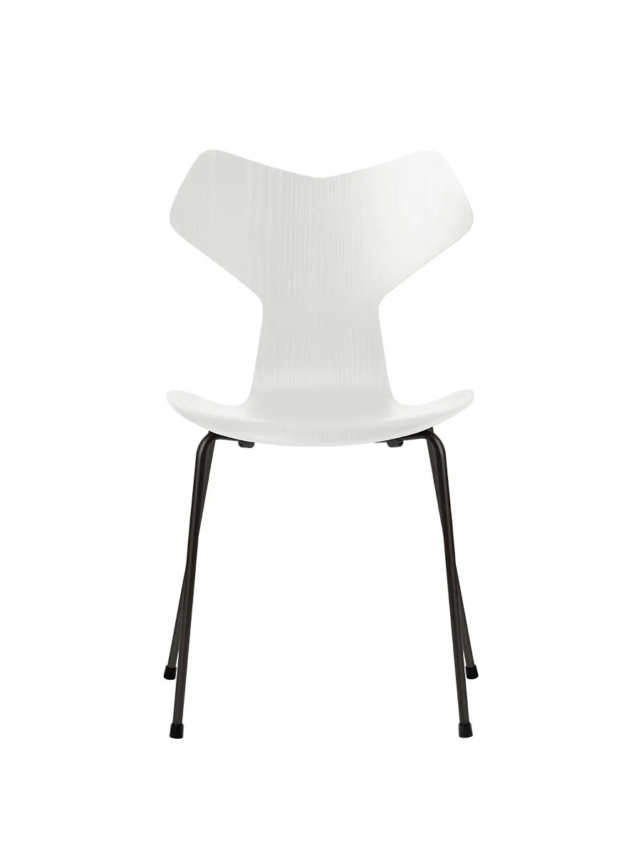 3130 Grand Prix stol i farvet ask af Arne Jacobsen