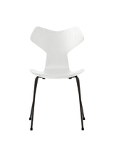 3130 Grand Prix stol i farvet ask af Arne Jacobsen - Hvid / Sort - Jacobsen Plus