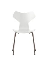 3130 Grand Prix stol i farvet ask af Arne Jacobsen - Hvid / Brown Bronze - Jacobsen Plus