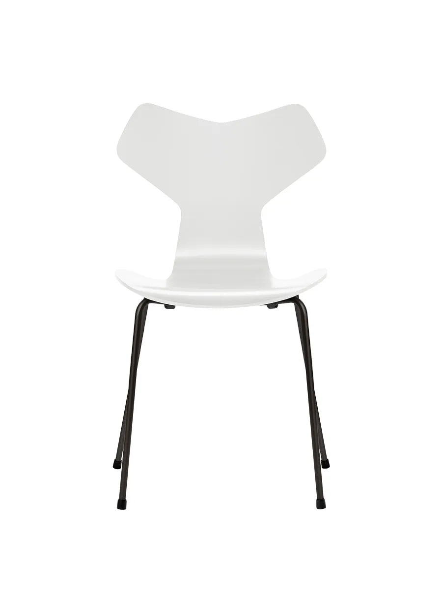 3130 Grand Prix stol lakeret af Arne Jacobsen - Hvid / Sort - Jacobsen Plus