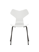 3130 Grand Prix stol lakeret af Arne Jacobsen - Hvid / Sort - Jacobsen Plus