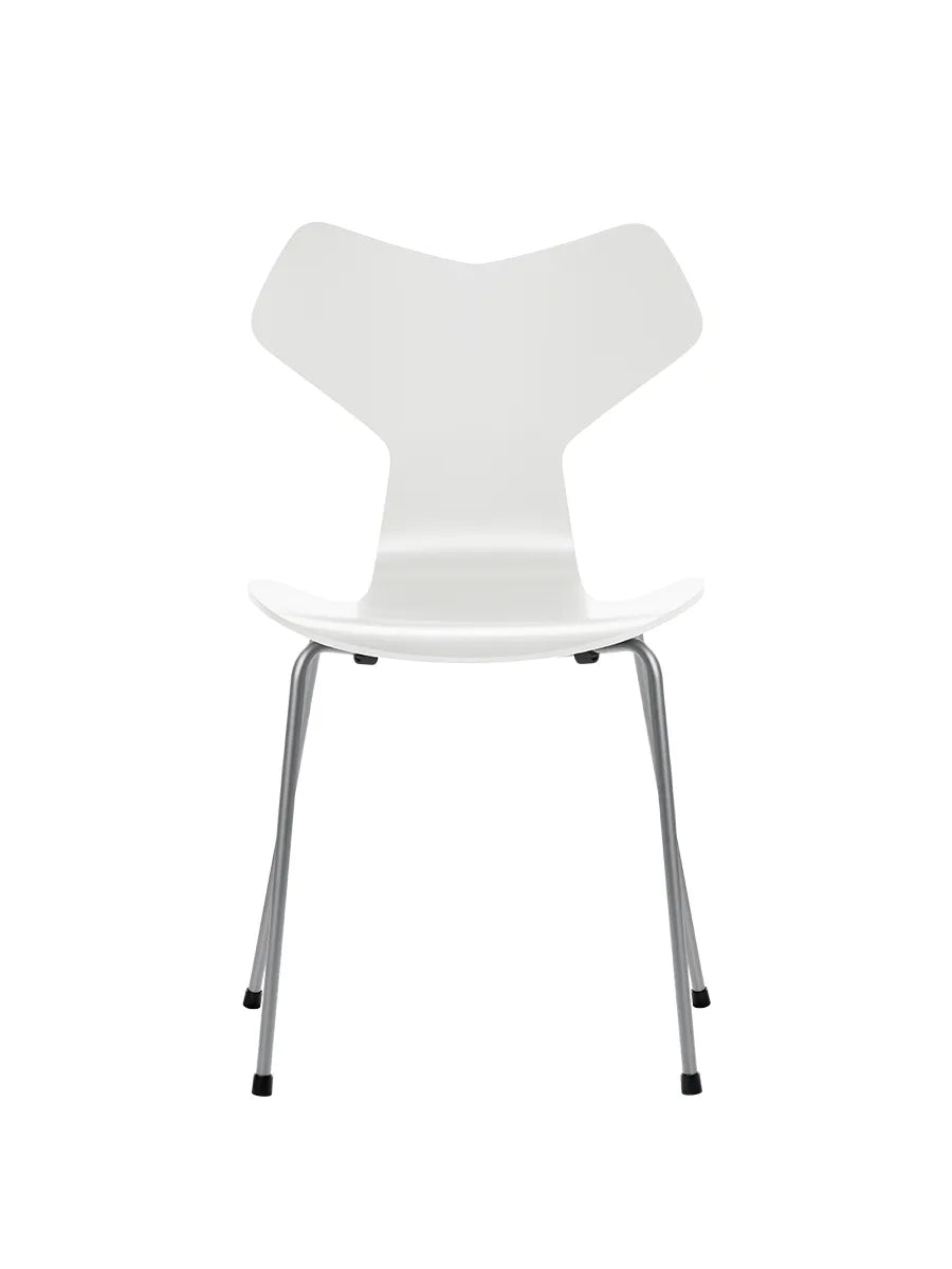 3130 Grand Prix stol lakeret af Arne Jacobsen - Hvid / Silver Grey - Jacobsen Plus